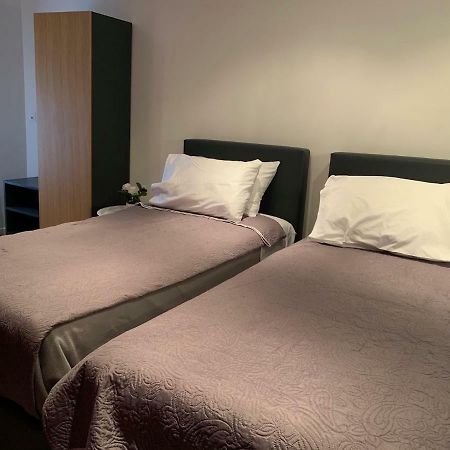 Hotel Hovi De La Mairie Aubervilliers Bagian luar foto