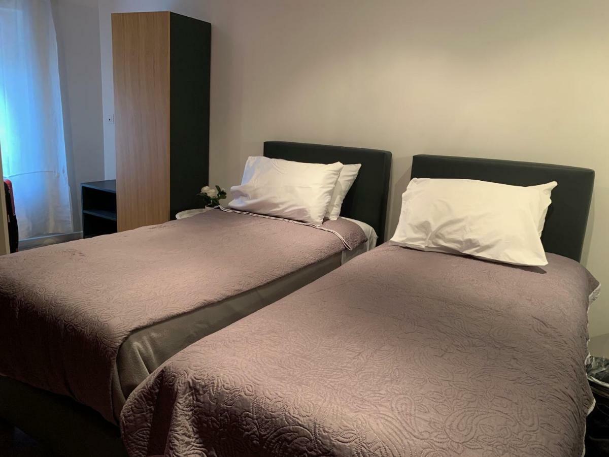 Hotel Hovi De La Mairie Aubervilliers Bagian luar foto