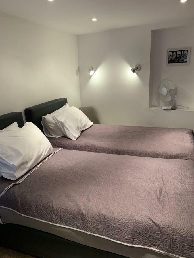 Hotel Hovi De La Mairie Aubervilliers Bagian luar foto