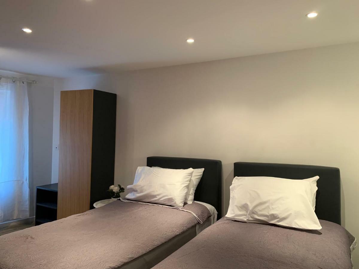 Hotel Hovi De La Mairie Aubervilliers Bagian luar foto
